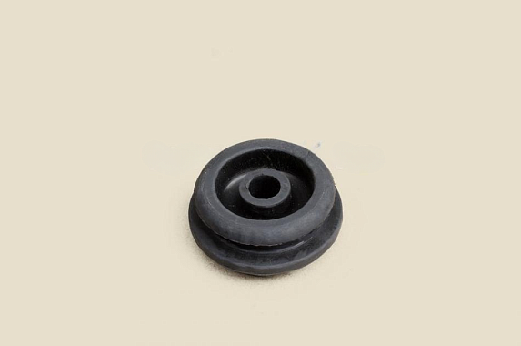 Втулка крепления радиатора Mitsubishi Lancer 2000-2009 / Cedia 2000-2003 / Colt 2002-2012 (SAT)